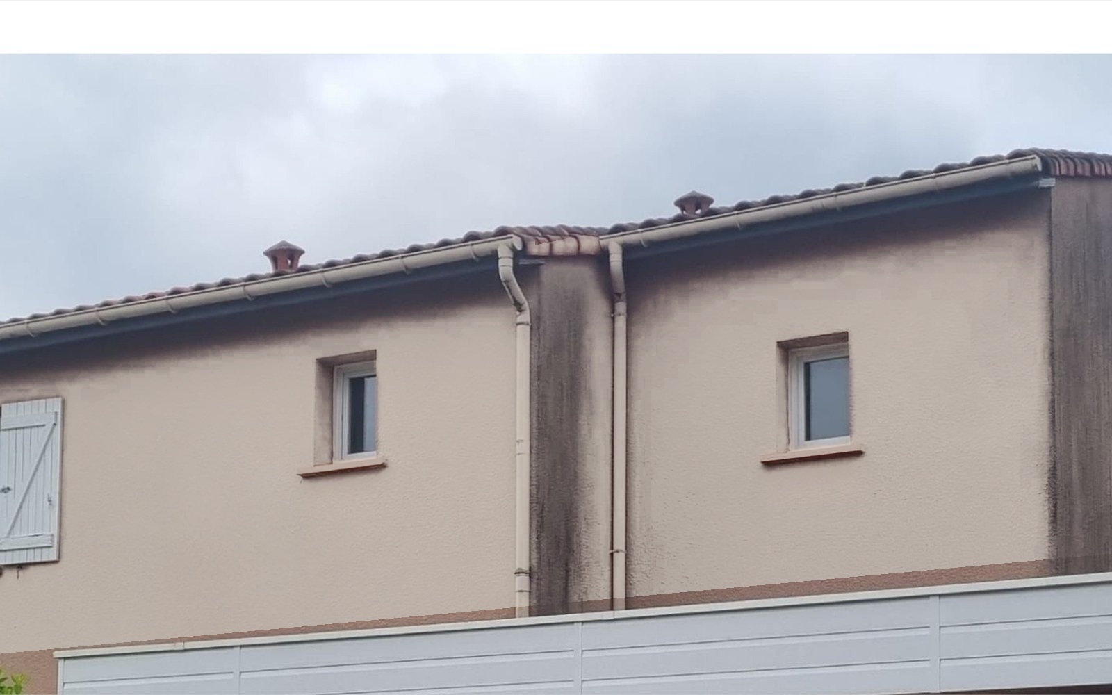 Façade après rénovation, vue parfaitement alignée